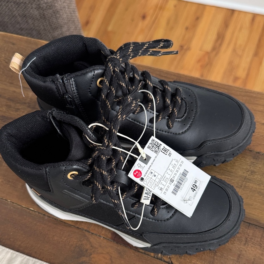 Zara Boys Black High-Top Boots with Tan Accents Size 2 NWT - Picture 2 of 5
